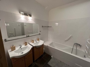 Velk� chalupa Zvi�ina - apartm�ny a vnit�n� baz�n