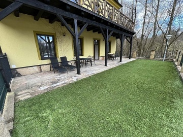 Velk� chalupa Zvi�ina - apartm�ny a vnit�n� baz�n