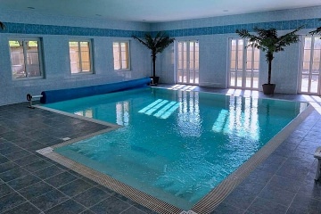 Velk� chalupa Zvi�ina - apartm�ny a vnit�n� baz�n