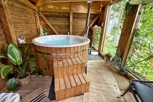 Chata s v��ivkou - rozhledna �al� - Krkono�e