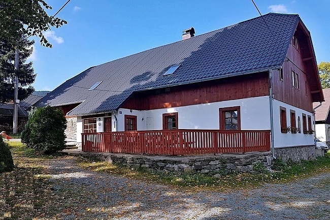 Chalupa s baz�nem - Velk� De�tn� - Orlick� hory