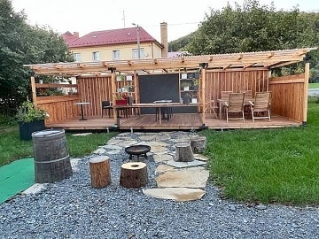 Chalupa se stodolou - CHKO Beskydy - Vset�nsko