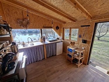 Glamping chata a koupac� sud - vodn� z�mek Blatn�