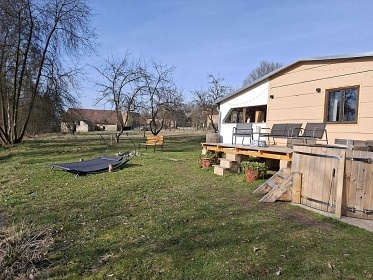 Glamping chata a koupac� sud - vodn� z�mek Blatn�