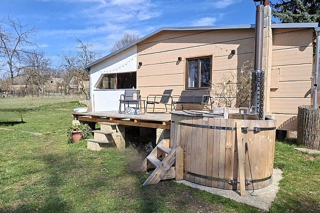 Glamping chata a koupac� sud - vodn� z�mek Blatn�