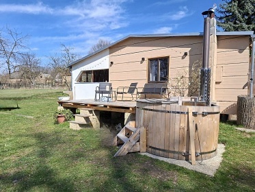 Glamping chata a koupac� sud - vodn� z�mek Blatn�