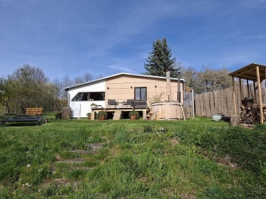 Glamping chata a koupac� sud - vodn� z�mek Blatn�