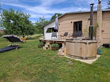 Glamping chata a koupac� sud - vodn� z�mek Blatn�