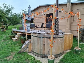 Glamping chata a koupac� sud - vodn� z�mek Blatn�