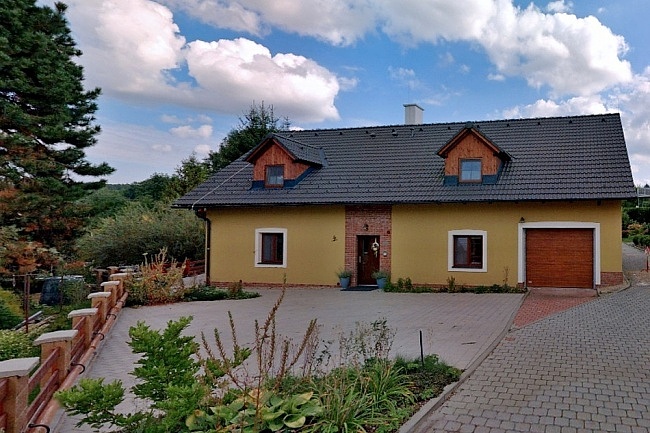 Chalupa u p�ehrady Rozko� - CHKO Broumovsko