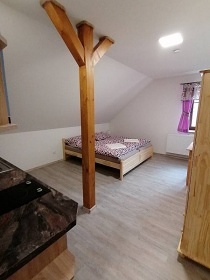 Chalupa u p�ehrady Rozko� - CHKO Broumovsko