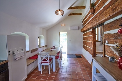 Chalupa baz�n - wellness - vinn� sklep - Lu�nice