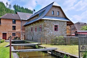 Chalupa u vodn�ho ml�na - CHKO ���rsk� vrchy