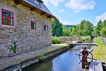 Chalupa u vodn�ho ml�na - CHKO ���rsk� vrchy