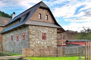 Chalupa u vodn�ho ml�na - CHKO ���rsk� vrchy