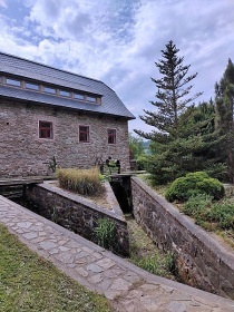 Chalupa u vodn�ho ml�na - CHKO ���rsk� vrchy