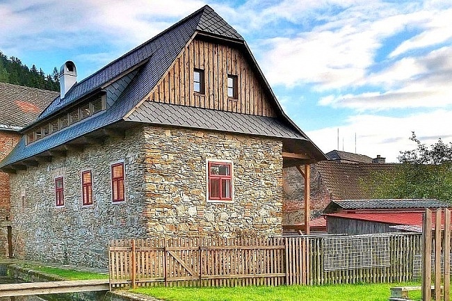 Chalupa u vodního mlýna - CHKO Žďárské vrchy