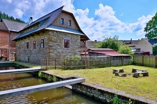 Chalupa u vodn�ho ml�na - CHKO ���rsk� vrchy