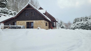 Chalupa u lesa s baz�nem - Jizersk� magistr�la