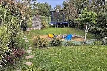 Chalupa Slov�cko s baz�nem - hrad Buchlov