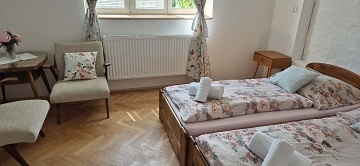 Chalupa Slov�cko s baz�nem - hrad Buchlov