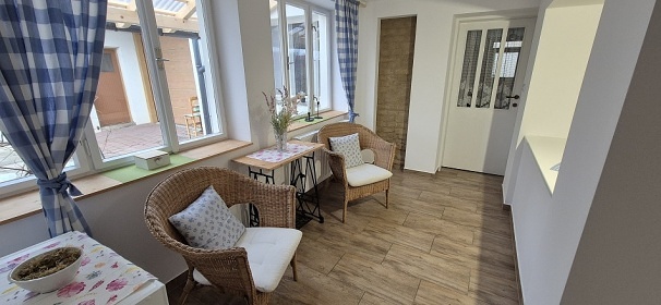 Chalupa Slov�cko s baz�nem - hrad Buchlov