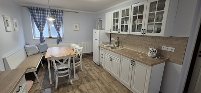 Chalupa Slov�cko s baz�nem - hrad Buchlov