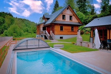 Dv� chalupy a baz�n - Kr�lick� Sn�n�k - Sky Bridge