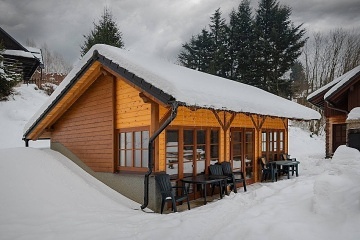 Dv� chalupy a baz�n - Kr�lick� Sn�n�k - Sky Bridge