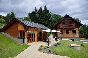 Dv� chalupy a baz�n - Kr�lick� Sn�n�k - Sky Bridge