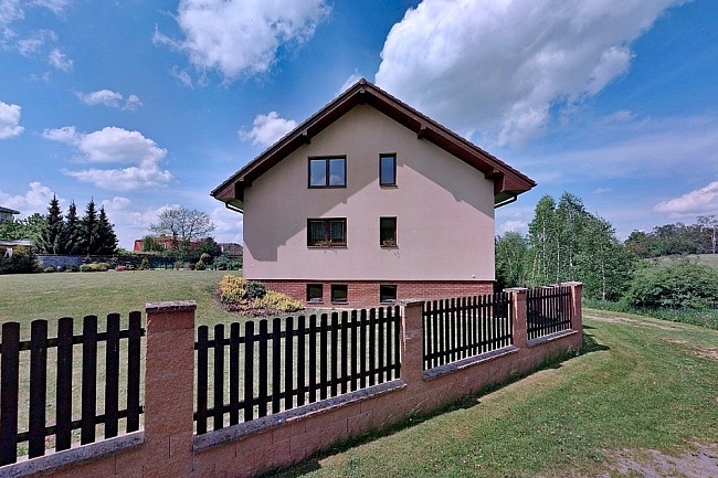 D�m u Obory B�ezka - Z�mek �ti��n - Praha v�chod