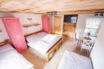 Chalupa a vinn� sklep - Rajhrad - ji�n� Morava