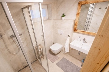 Chalupa a vinn� sklep - Hustope�e - ji�n� Morava