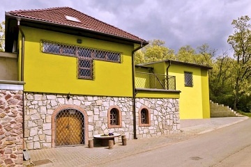 Chalupa a vinn� sklep - Rajhrad - ji�n� Morava