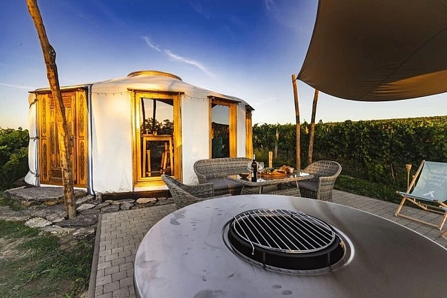 Jurty u vinohradu - glamping Ji�n� Morava
