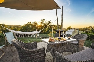 Jurty u vinohradu - glamping Ji�n� Morava