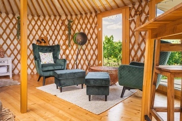 Jurty u vinohradu - glamping Ji�n� Morava