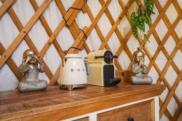 Jurty u vinohradu - glamping Ji�n� Morava