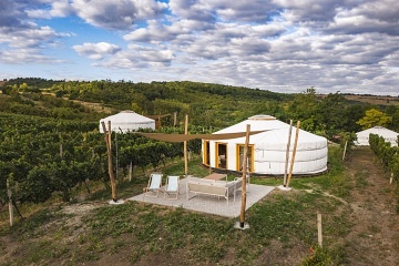 Jurty vinohrad a cyklostezka - glamping park V�hon