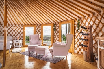Jurty u vinohradu - glamping Ji�n� Morava