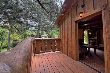 Glamping s wellness a baz�nem - hrad Helf�t�n