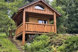 Glamping s wellness a baz�nem - hrad Helf�t�n