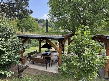 Glamping s wellness a baz�nem - hrad Helf�t�n