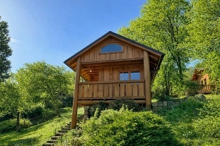 Glamping s wellness a baz�nem - hrad Helf�t�n