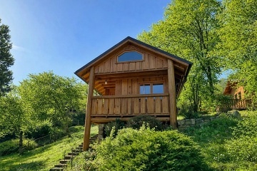 Glamping s wellness a baz�nem - hrad Helf�t�n