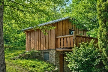 Glamping s wellness a baz�nem - hrad Helf�t�n