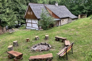 Nov� objekt: Chalupa u lesa - hrad Tol�tejn - Lu�ick� hory 10C-154