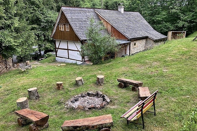 Chalupa u lesa - hrad Tol�tejn - Lu�ick� hory