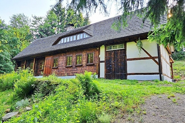 Chalupa u lesa - hrad Tol�tejn - Lu�ick� hory