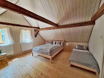 Chalupa u lesa - hrad Tol�tejn - Lu�ick� hory